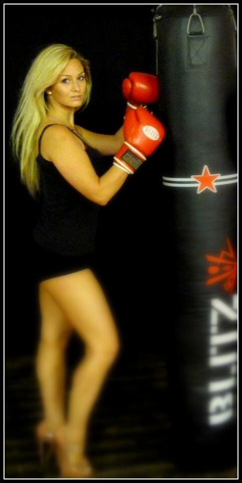 Robyn 1 Edit The MMA Review Babe Of The Month for April 2012: Isobel Jackson