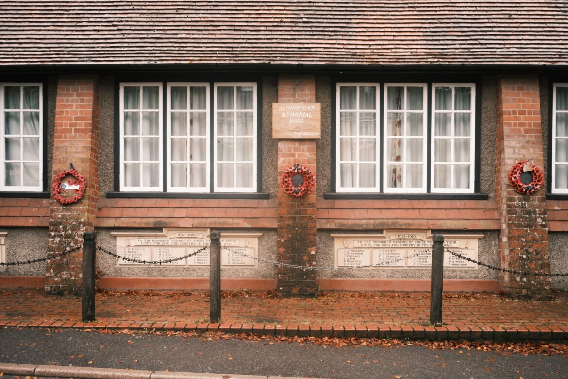 Community Halls Hire in the UK: Rates, Rules and Booking Tips - ilustracja artykulu